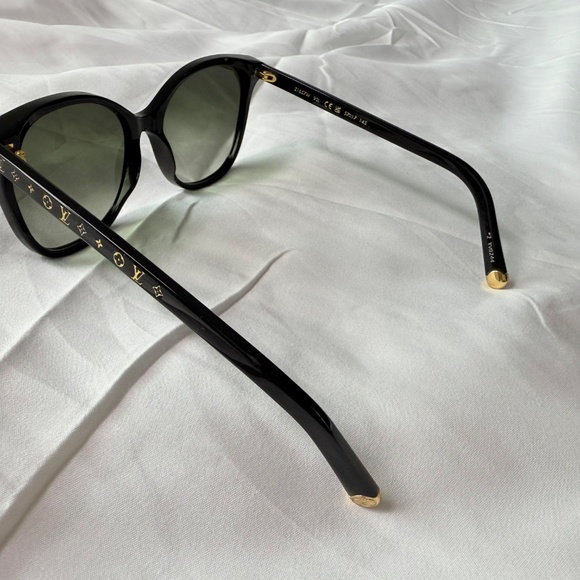 LV Monogram Soft Cateye Sunglasses - Picture 2 of 4